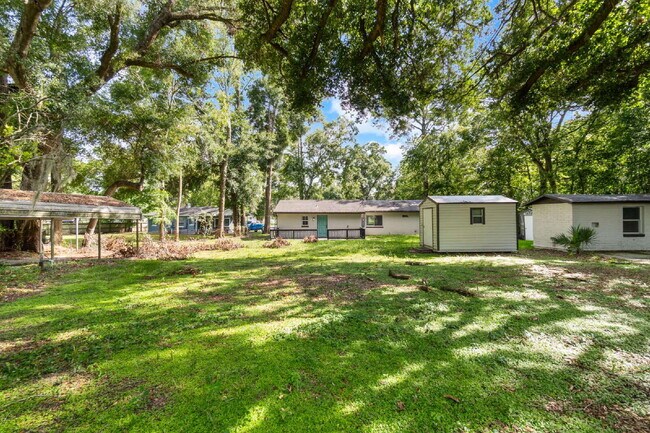Building Photo - Gardener's Paradise! 3BR Home on Oversized Lot with Shed & Greenhouse