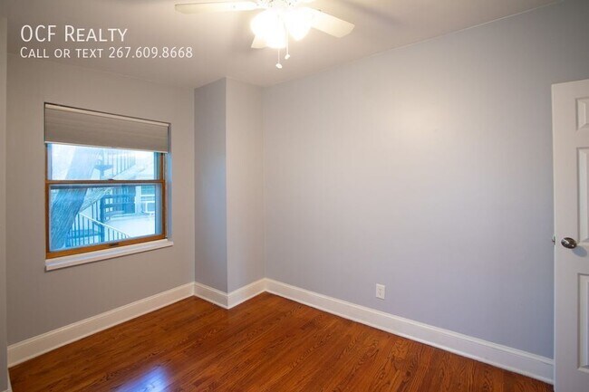 Building Photo - 2211 Bainbridge St