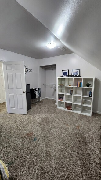 Building Photo - 5467 Maple Ave