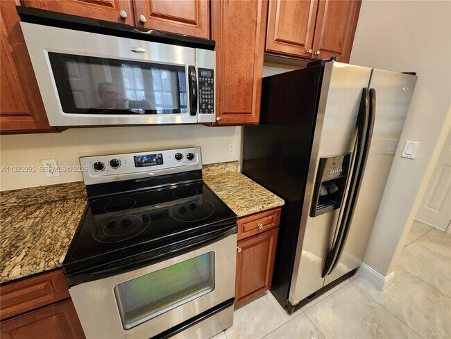 Building Photo - 3001 NE 185th St