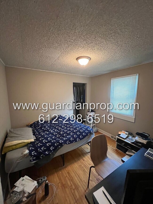 Building Photo - House Available Now, Updated Kitchen & Bath, Lofted Upstairs, Fenced Yard, Garage, Central A/C