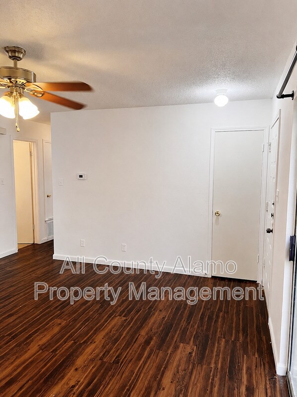Building Photo - 8922 Emerald Spring