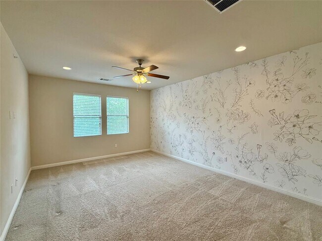 Building Photo - 6814 E Riverside Dr