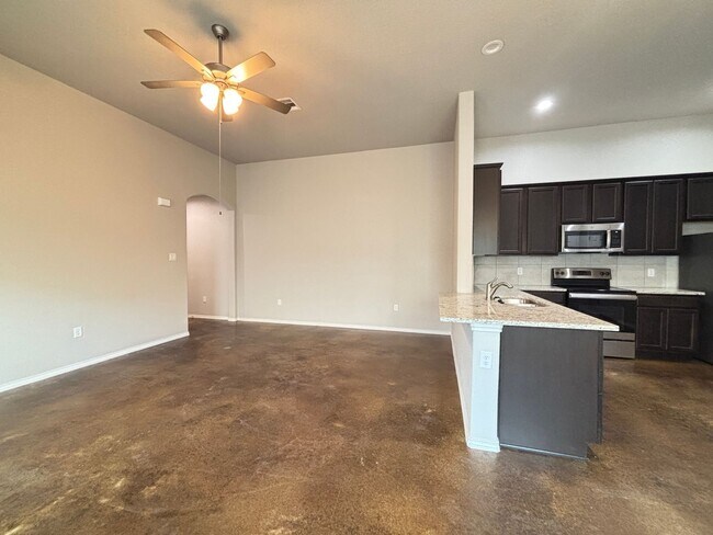 Building Photo - Luxury Duplex in Seguin with 3-bed, 2-bath...