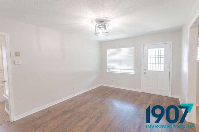 Building Photo - Charming 3-Bedroom Home in Moore with Spac...