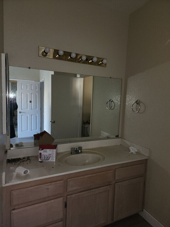 Building Photo - Coming soon!! 3 Bedroom, 2 Bath 2 Car Gara...