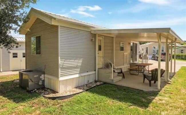 Building Photo - 2413 Limewood Ave