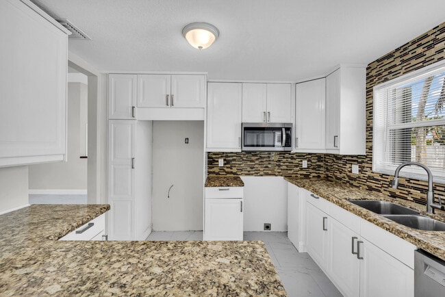 Building Photo - 491 SW 182nd Way