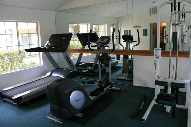 Building Photo - 10830 Sabre Hill Dr #201