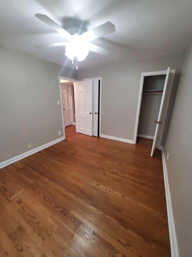 Interior Photo - 512-524 E Henry Clay St - 12 Family
