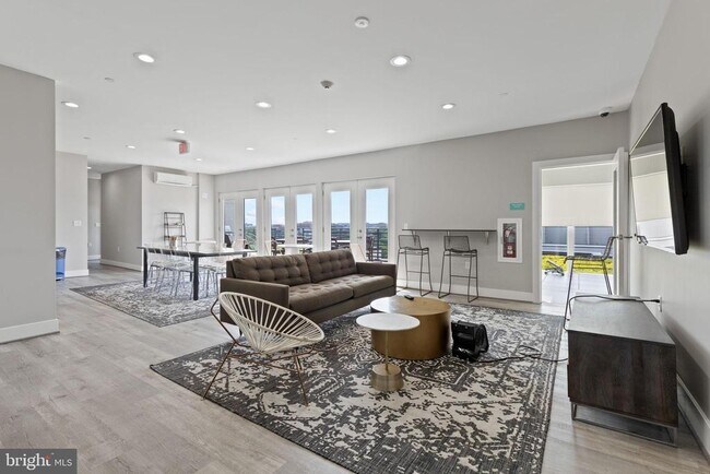 Building Photo - 1111 Orren St NE