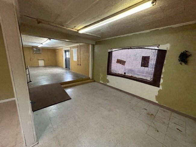 Building Photo - 110 W 21st Ave