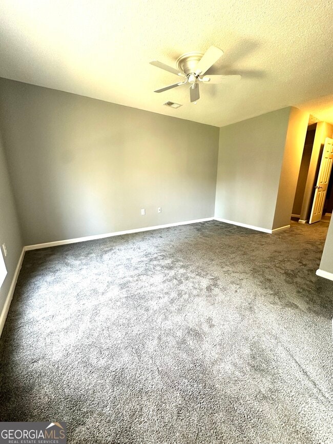 Building Photo - 24113 Plantation Dr NE