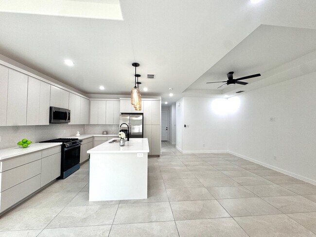 Building Photo - 1007 amezquita