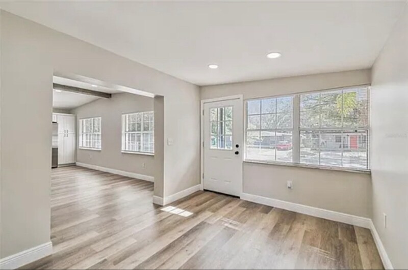 Building Photo - 1914 E Crenshaw St