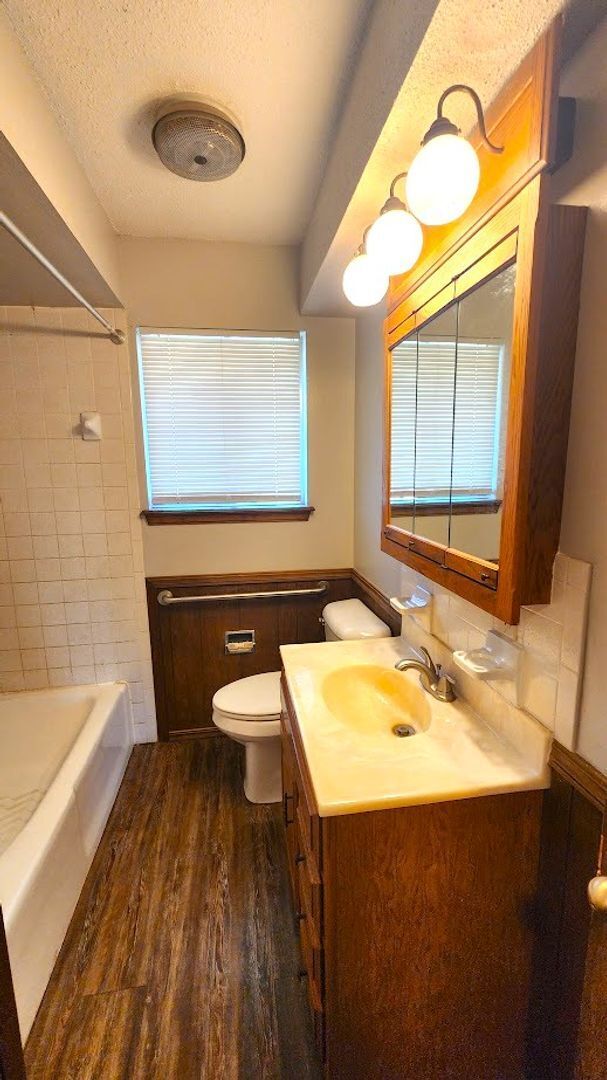 Building Photo - 3 Bed 1 Bath 1 Car Garage in the Leonhardts Oak Ridge Addition in Del City