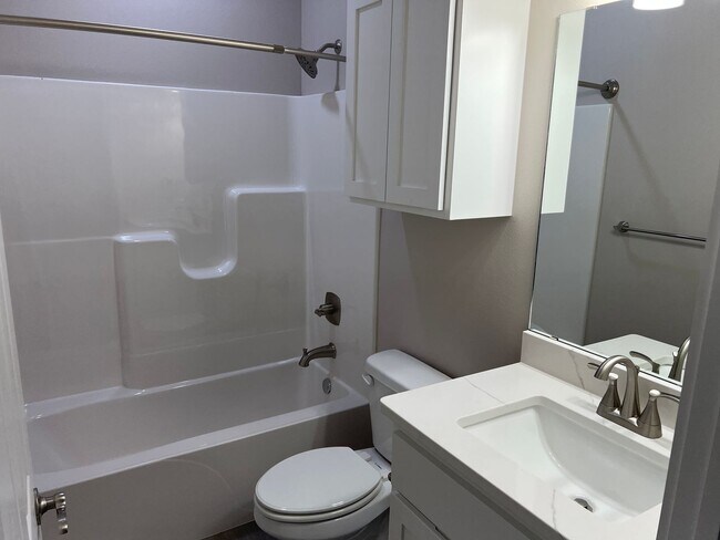 Building Photo - 923 Callie Ave