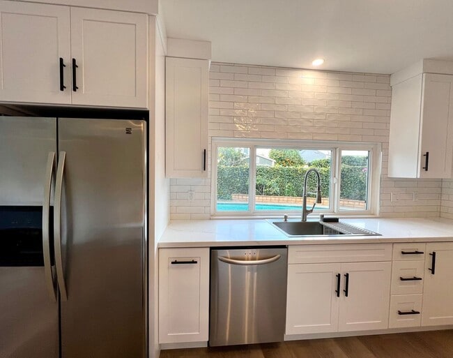 Building Photo - Rare 4 Bedroom pool home available in Cypress