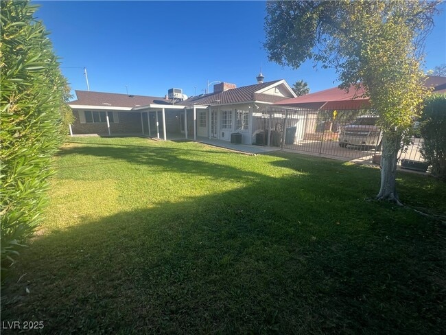 Building Photo - 1650 Waldman Ave