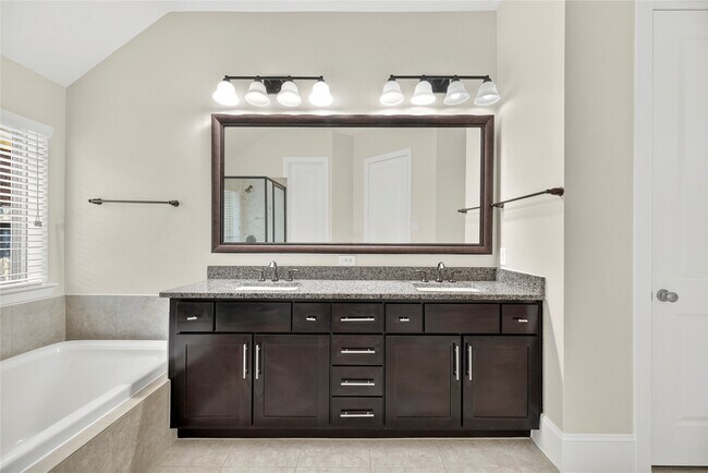 Building Photo - 10510 Trinity Springs Dr