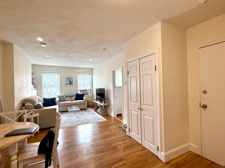 Building Photo - 631 Tremont St