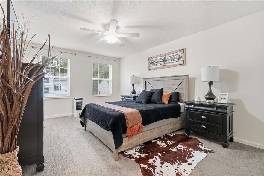 Building Photo - 1501 Canterbury Dr