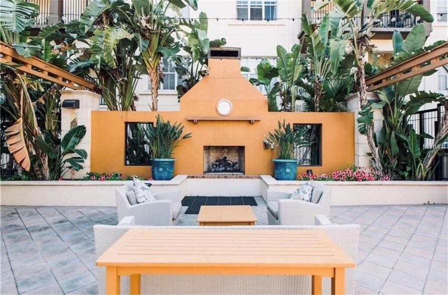 Courtyard Leisure Area - 200 4th Ave S