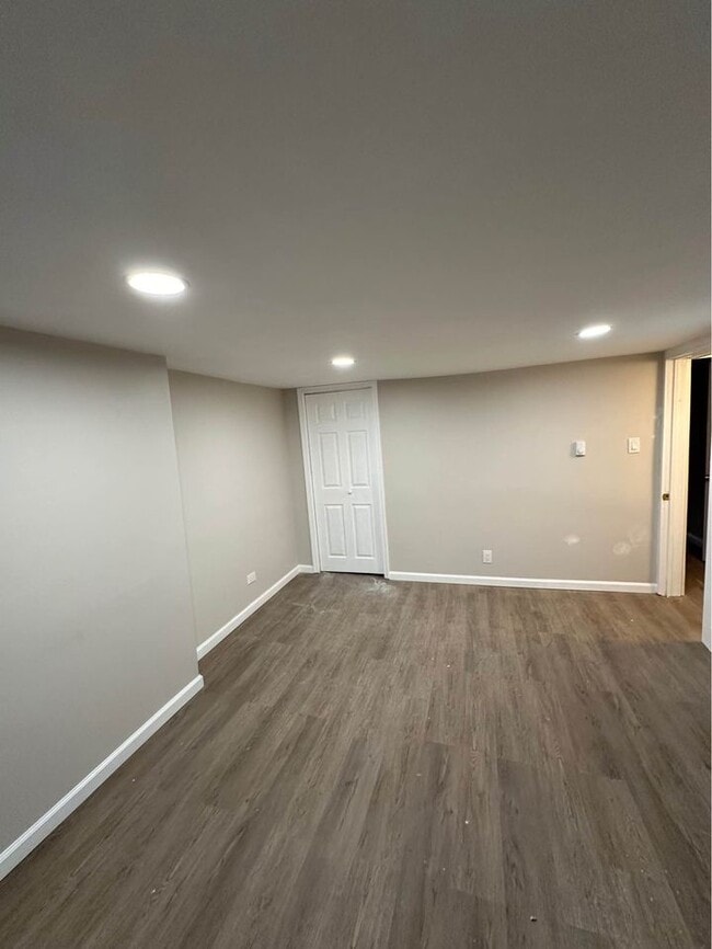 Building Photo - 216-218 Crane St