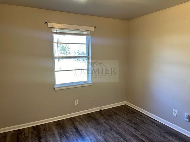 Building Photo - 6206 E 153rd St #B, Grandview, MO 64030 2 ...