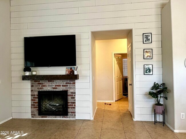 Building Photo - 4053 W Saddlehorn Rd