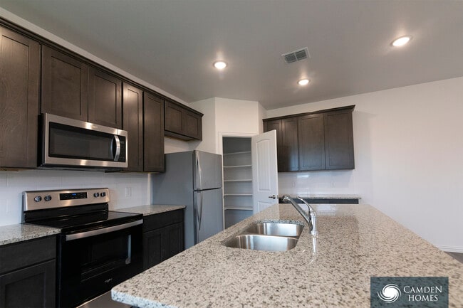 Building Photo - 6993 Rd 5503