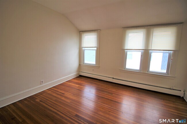 Building Photo - 19 Nesbit Ave