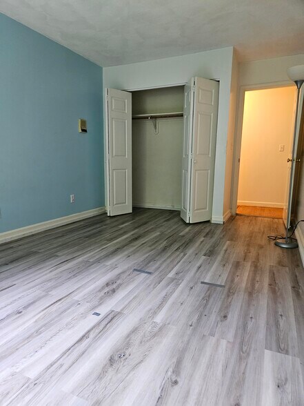 Building Photo - 310 Brook Village Rd