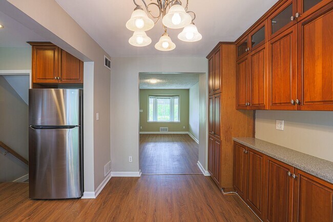 Building Photo - 1113 N Marlyn Ave