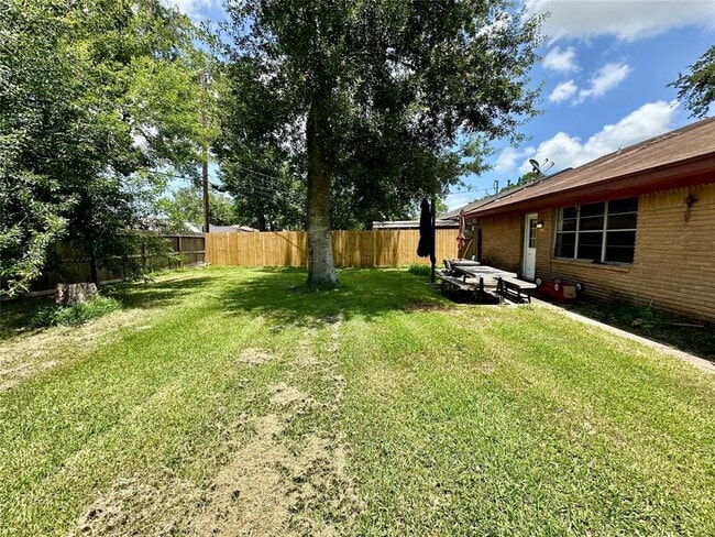 Building Photo - 1820 Aspen Ln