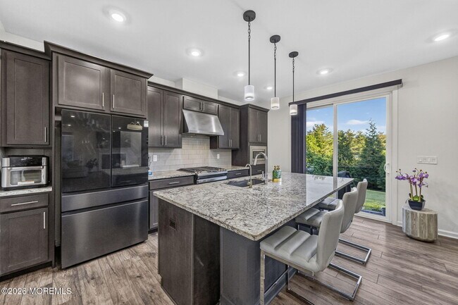 Building Photo - 319 Tulip Ct
