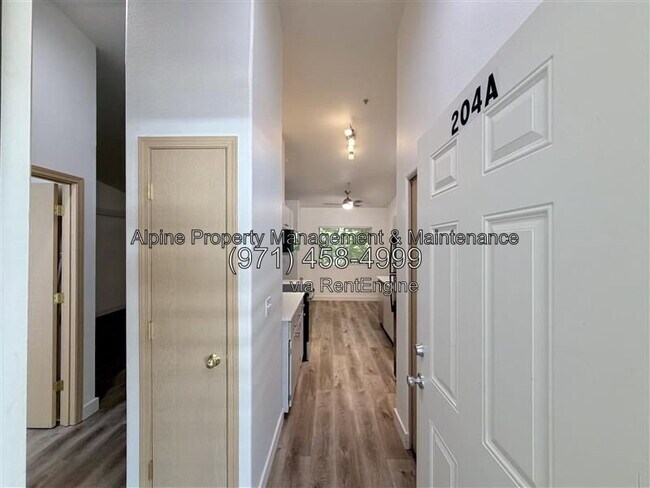Building Photo - 10010 SW 125th Ave