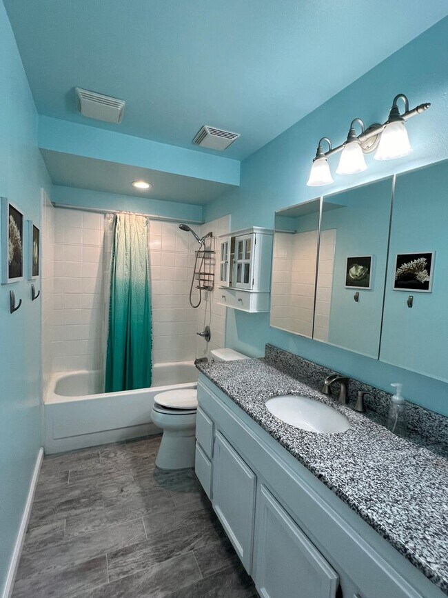 Building Photo - Great home with a Great Family Room
