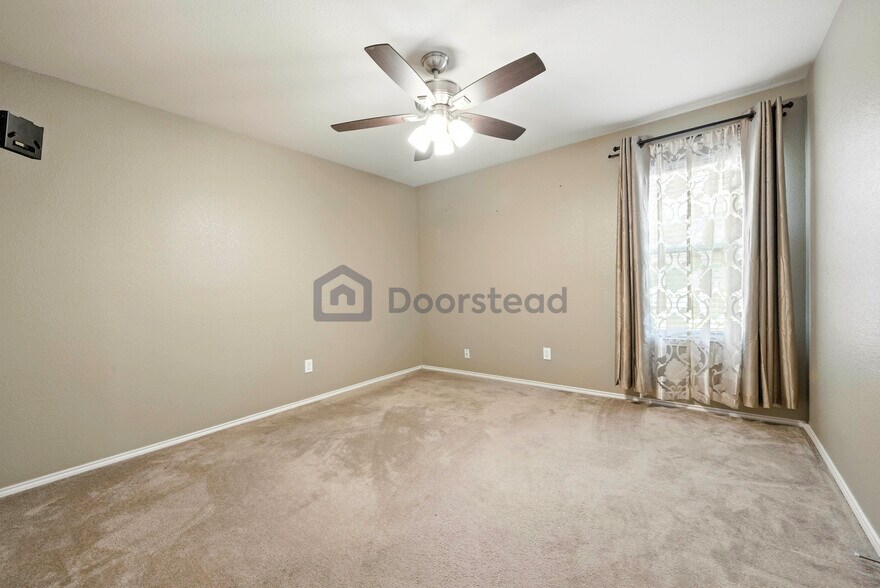 Building Photo - 12744 Northern Pine Dr