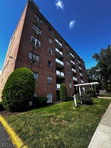 Primary Photo - 25 Washington Ave