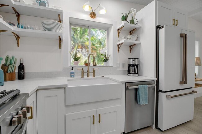 Building Photo - 6979 Longboat Dr S