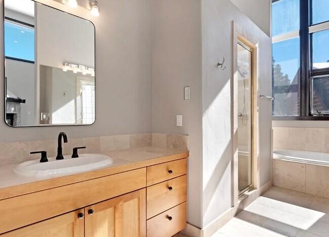 Building Photo - Gorgeous furnishings, Views, Luxury, Deck, Fireplaces, 4 bedroom in Breckenridge. Winter Seasonal...