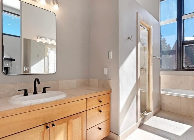 Building Photo - Views, Luxury, Space, Deck, Fireplaces, 4 ...