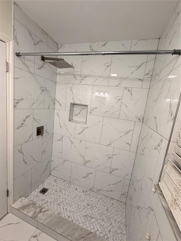 Building Photo - 1720 Park Dr