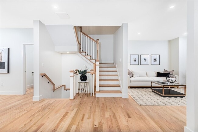 Building Photo - 34 Waverly Pl