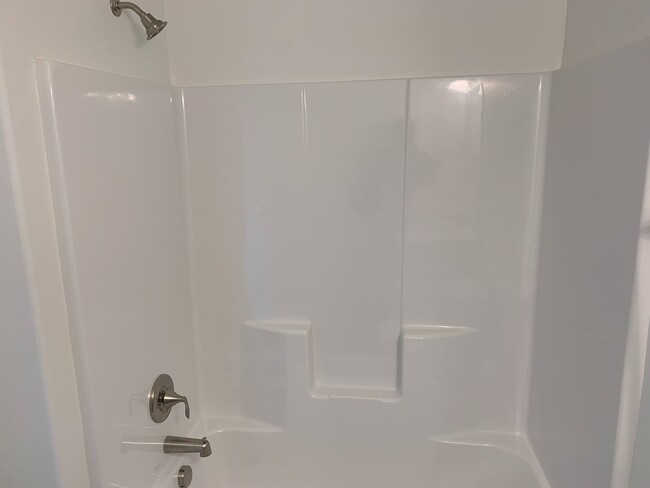 Building Photo - Modern 3 Bed/2.5 Bath Townhome in NW Redmond