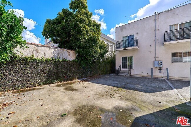 Building Photo - 705 S Gramercy Pl