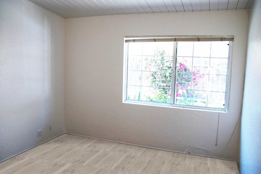 Unit B - Bedroom - 1025 El Embarcadero Rd