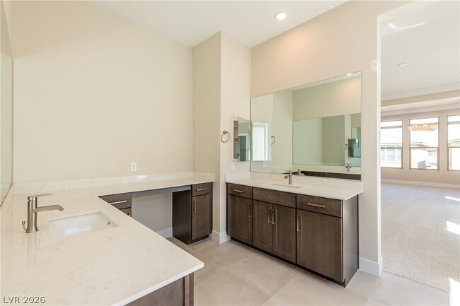 Building Photo - 5086 Cyn Xing St