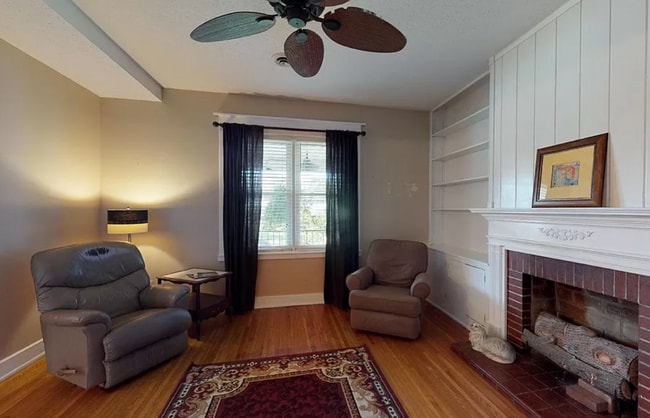 Building Photo - 178 W Broadway St